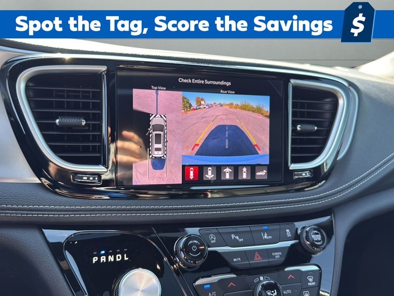 Chrysler Pacifica Vehicle Full-screen Gallery Image 21