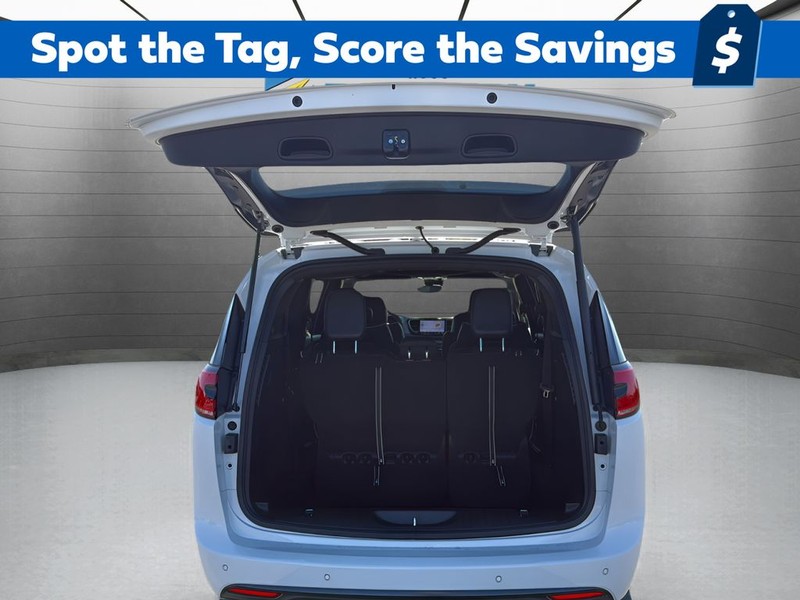 Chrysler Pacifica Vehicle Full-screen Gallery Image 24