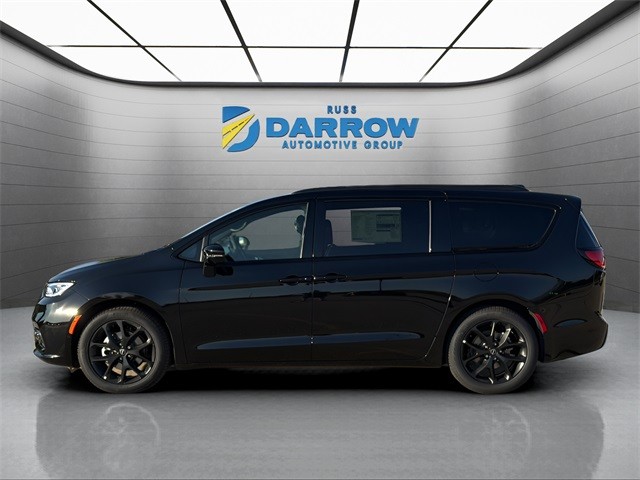 Chrysler Pacifica Vehicle Full-screen Gallery Image 2