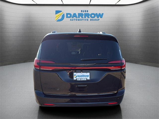 Chrysler Pacifica Vehicle Full-screen Gallery Image 4