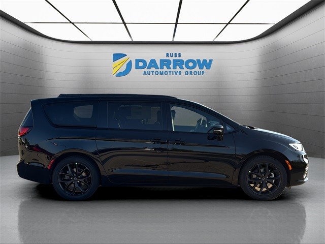 Chrysler Pacifica Vehicle Full-screen Gallery Image 6