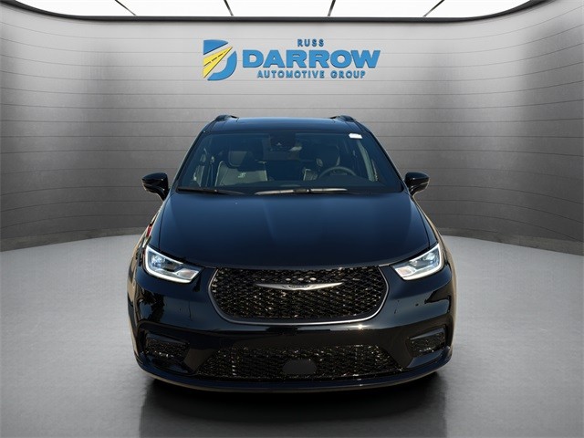 Chrysler Pacifica Vehicle Full-screen Gallery Image 8