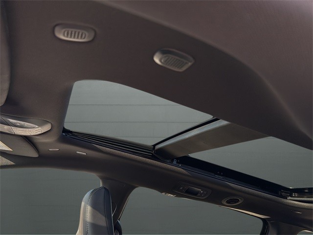 Chrysler Pacifica Vehicle Full-screen Gallery Image 16