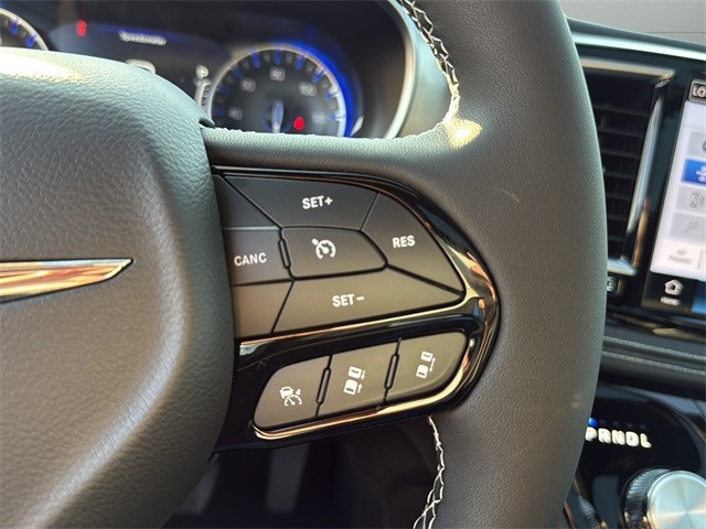 Chrysler Pacifica Vehicle Full-screen Gallery Image 18