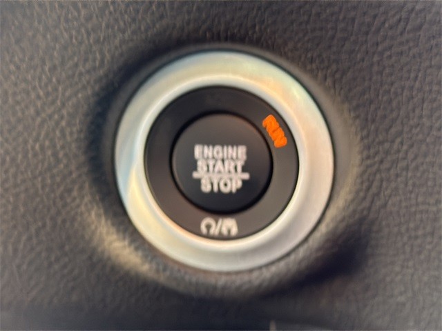 Chrysler Pacifica Vehicle Full-screen Gallery Image 23