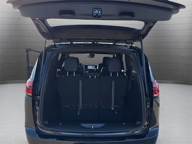 Chrysler Pacifica Vehicle Full-screen Gallery Image 24