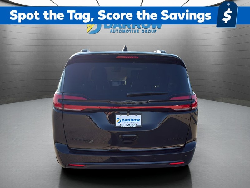 Chrysler Pacifica Vehicle Full-screen Gallery Image 4