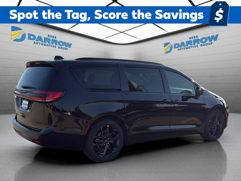 Chrysler Pacifica Vehicle Full-screen Gallery Image 5