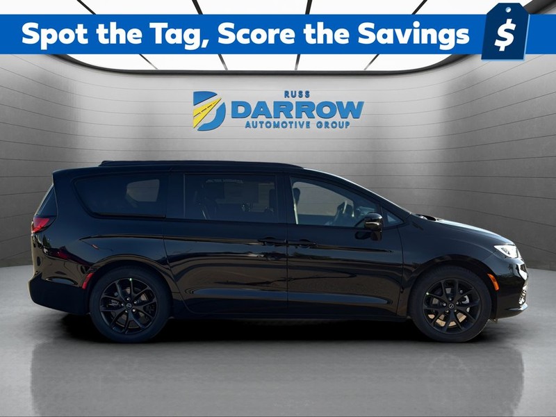 Chrysler Pacifica Vehicle Full-screen Gallery Image 6