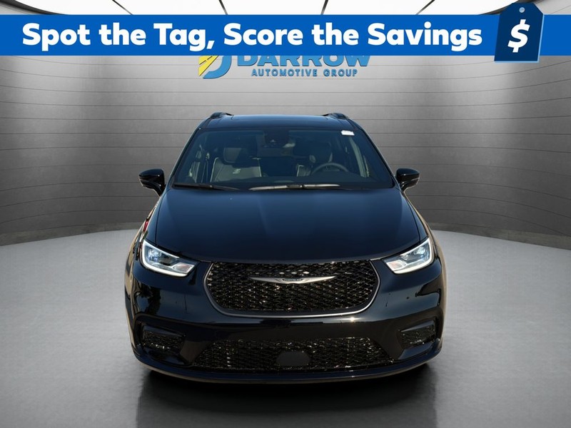 Chrysler Pacifica Vehicle Full-screen Gallery Image 8