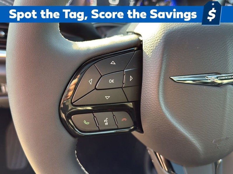 Chrysler Pacifica Vehicle Full-screen Gallery Image 9