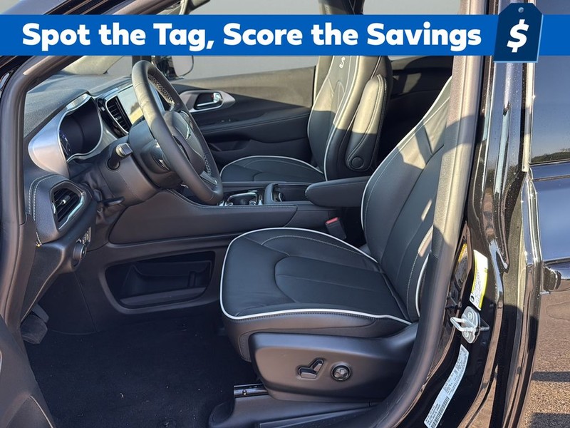 Chrysler Pacifica Vehicle Full-screen Gallery Image 10