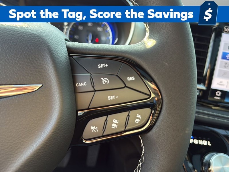 Chrysler Pacifica Vehicle Full-screen Gallery Image 18