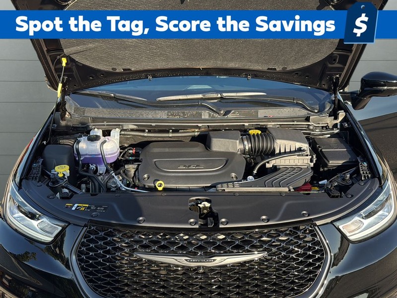 Chrysler Pacifica Vehicle Full-screen Gallery Image 19