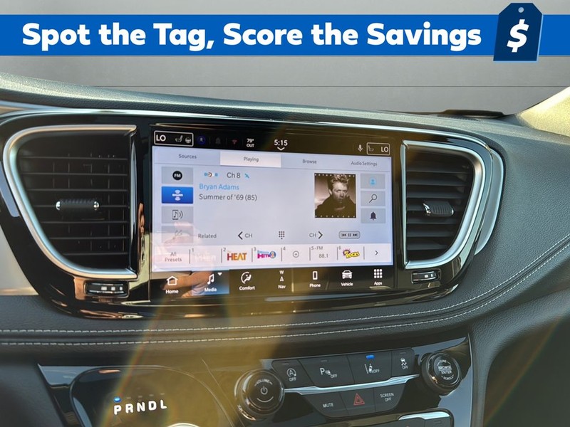 Chrysler Pacifica Vehicle Full-screen Gallery Image 20