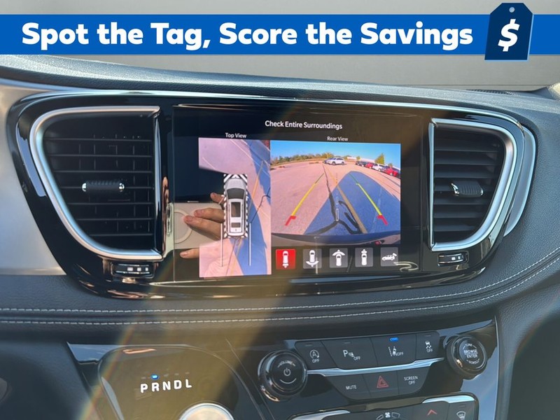 Chrysler Pacifica Vehicle Full-screen Gallery Image 21