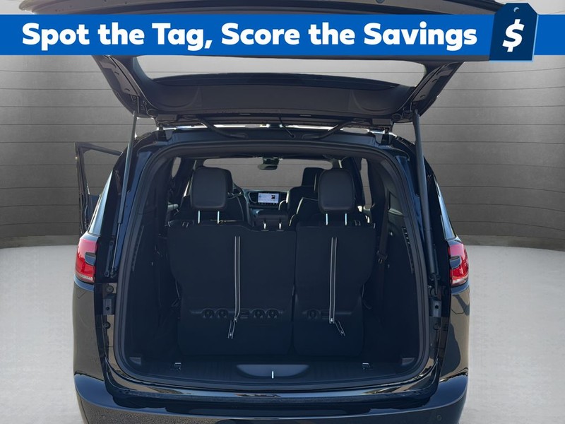 Chrysler Pacifica Vehicle Full-screen Gallery Image 24