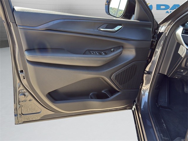 Jeep Grand Cherokee Vehicle Full-screen Gallery Image 11