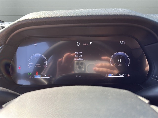 Jeep Grand Cherokee Vehicle Full-screen Gallery Image 13