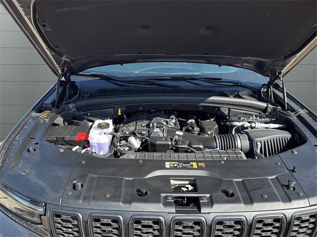 Jeep Grand Cherokee Vehicle Full-screen Gallery Image 20