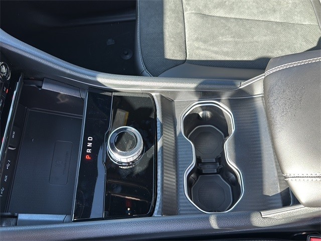 Jeep Grand Cherokee Vehicle Full-screen Gallery Image 21