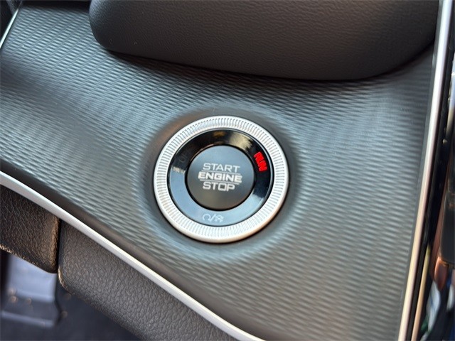 Jeep Grand Cherokee Vehicle Full-screen Gallery Image 25