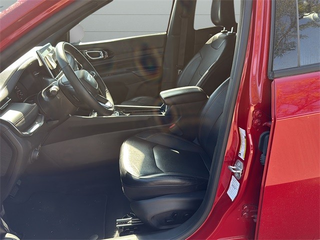 Jeep Compass Vehicle Full-screen Gallery Image 10