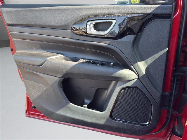 Jeep Compass Vehicle Full-screen Gallery Image 11