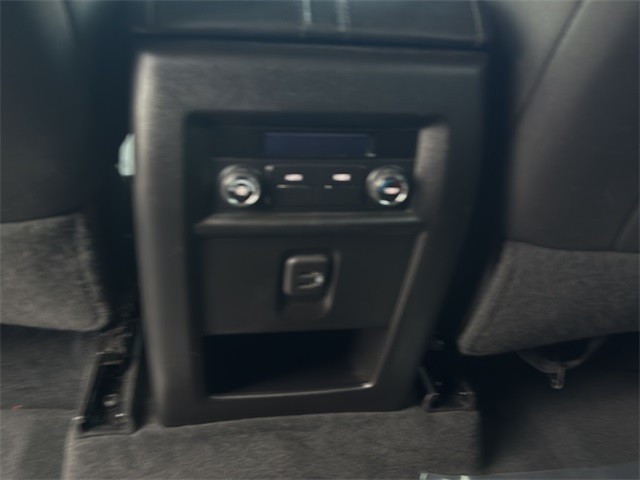 Chevrolet Traverse Vehicle Full-screen Gallery Image 17