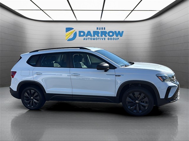 Volkswagen Taos Vehicle Full-screen Gallery Image 6