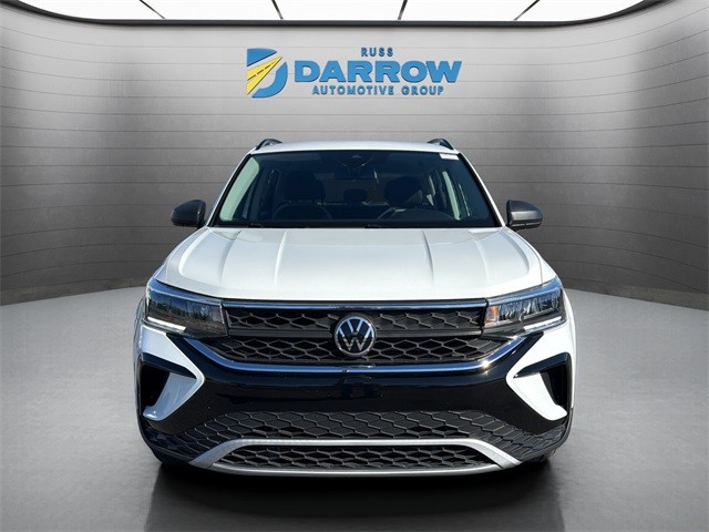 Volkswagen Taos Vehicle Full-screen Gallery Image 8