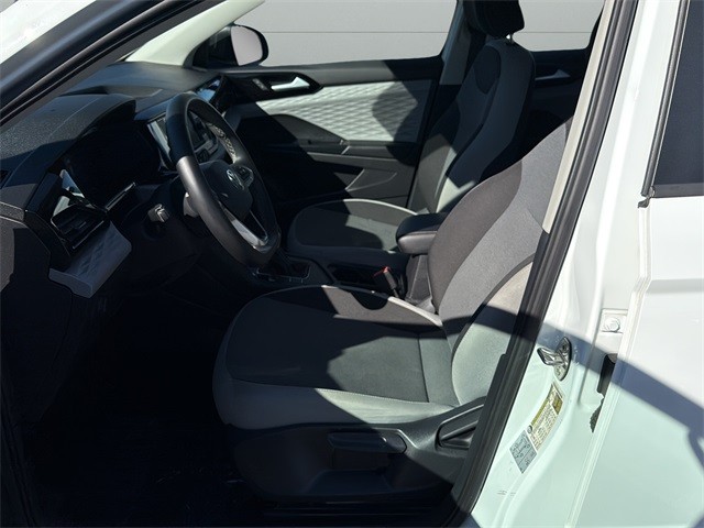 Volkswagen Taos Vehicle Full-screen Gallery Image 10