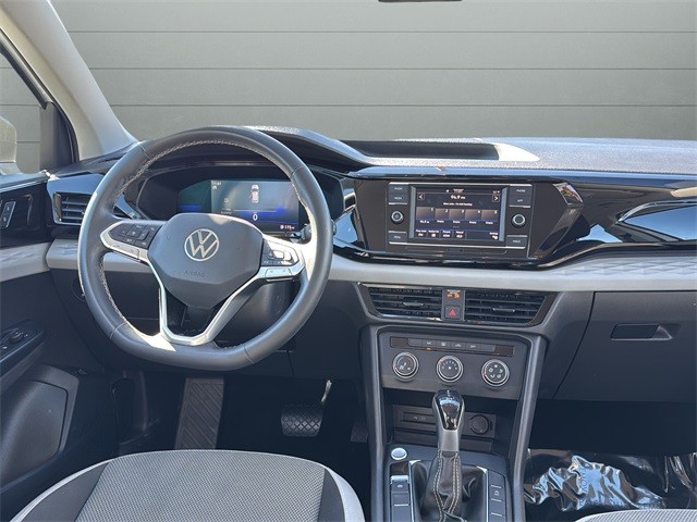 Volkswagen Taos Vehicle Full-screen Gallery Image 12