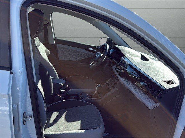 Volkswagen Taos Vehicle Full-screen Gallery Image 15