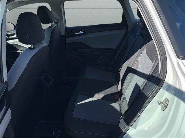 Volkswagen Taos Vehicle Full-screen Gallery Image 16