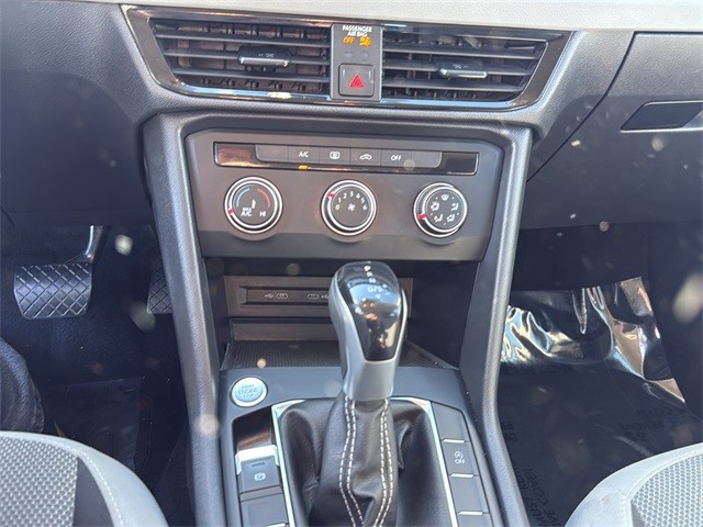 Volkswagen Taos Vehicle Full-screen Gallery Image 21