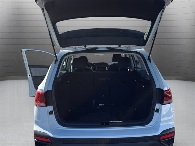 Volkswagen Taos Vehicle Full-screen Gallery Image 26