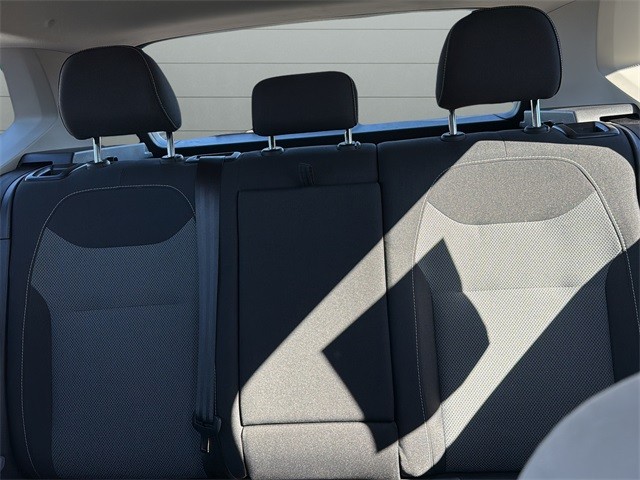 Volkswagen Taos Vehicle Full-screen Gallery Image 28