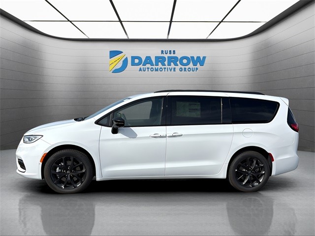 Chrysler Pacifica Vehicle Full-screen Gallery Image 2