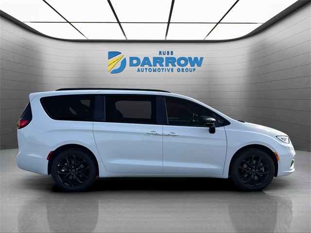 Chrysler Pacifica Vehicle Full-screen Gallery Image 6