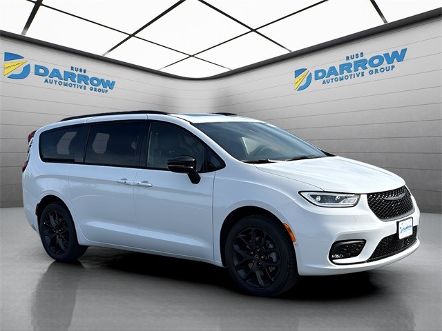 Chrysler Pacifica Vehicle Full-screen Gallery Image 7