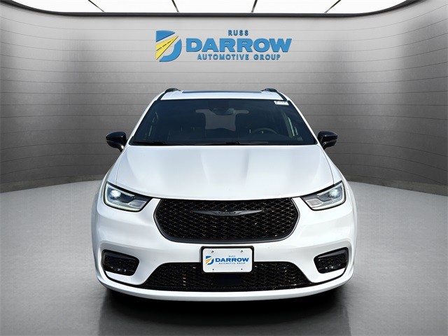 Chrysler Pacifica Vehicle Full-screen Gallery Image 8