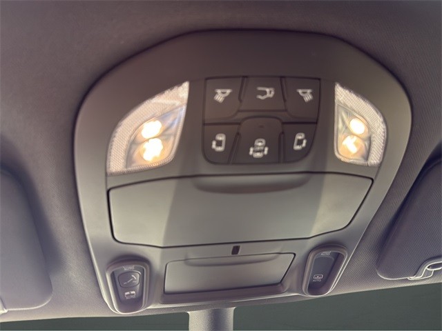 Chrysler Pacifica Vehicle Full-screen Gallery Image 22