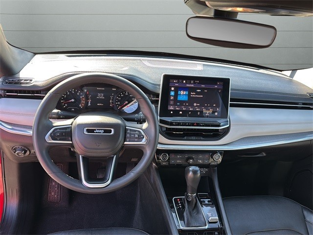 Jeep Compass Vehicle Full-screen Gallery Image 11