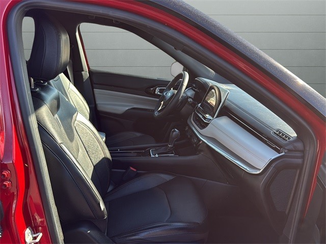 Jeep Compass Vehicle Full-screen Gallery Image 14