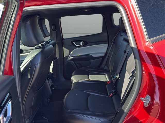 Jeep Compass Vehicle Full-screen Gallery Image 15