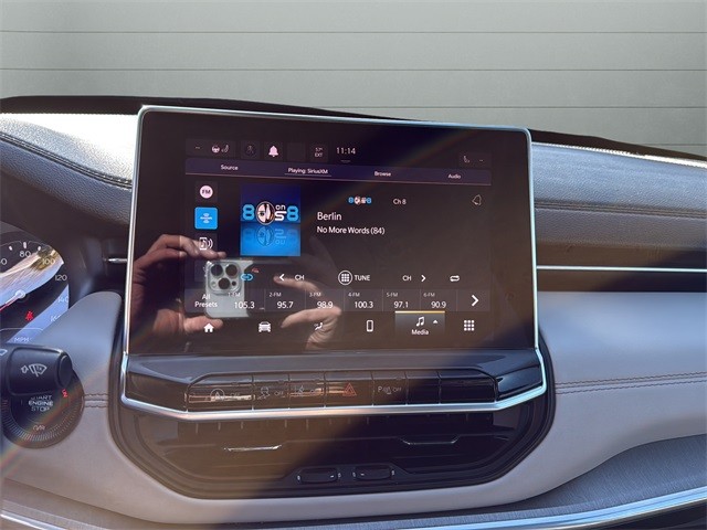 Jeep Compass Vehicle Full-screen Gallery Image 19