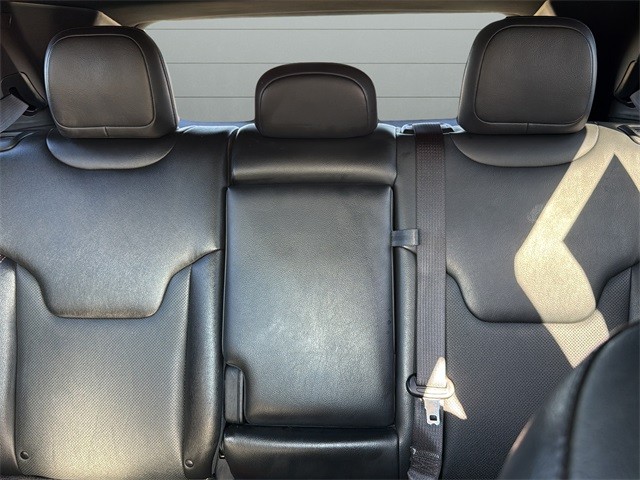 Jeep Compass Vehicle Full-screen Gallery Image 24