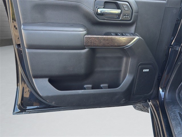 GMC Sierra 2500HD Vehicle Full-screen Gallery Image 11