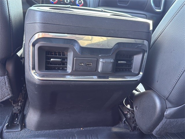 GMC Sierra 2500HD Vehicle Full-screen Gallery Image 18